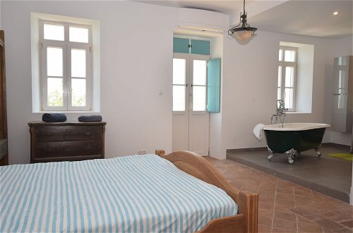 Foto 5 - Delightful, Authentic Quinta with Swimming Pool near Beach & Towns