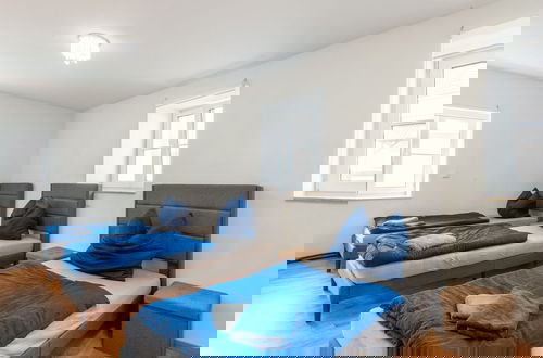 Foto 6 - Apartment With Terrace in an Ideal Location