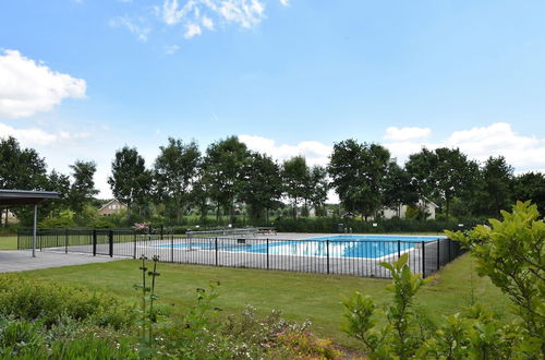 Photo 10 - Pleasant Vacation Home With Shared Pool