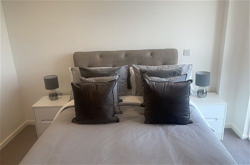 Photo 9 - Immaculate 2bed Apartment in London - City Views