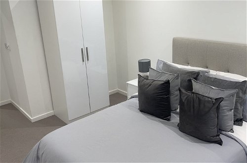 Photo 2 - Immaculate 2bed Apartment in London - City Views