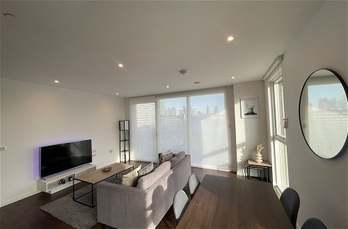 Foto 1 - Immaculate 2bed Apartment in London - City Views