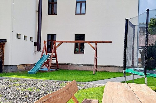 Foto 38 - Spacious Holiday Home With Barbecue