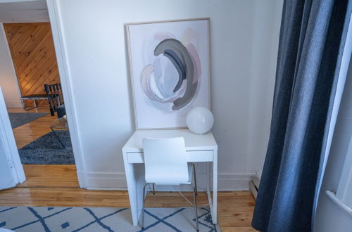 Photo 5 - Stunning 2 Bedroom Apt! 3mins Walk From CDN Metro