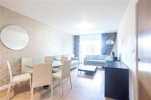 Photo 1 - Excellent 2-bed Apartment in Colindale, London