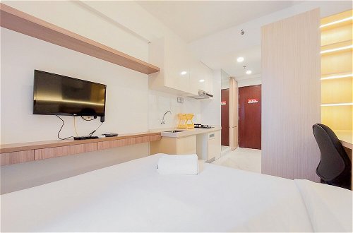Photo 2 - Comfy Studio Room At 31St Floor Sky House Bsd Apartment