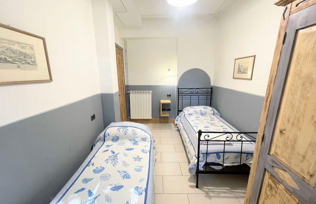 Apt 6 - Magical Grounds With Pool Jacuzzi Sleeps 4 - Photo 13