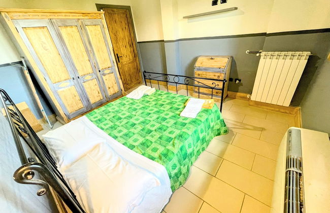 Apt 6 - Magical Grounds With Pool Jacuzzi Sleeps 4 - Photo 7