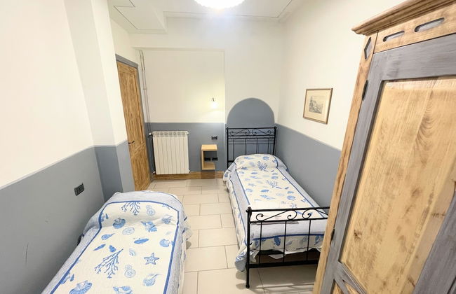 Apt 6 - Magical Grounds With Pool Jacuzzi Sleeps 4 - Photo 16