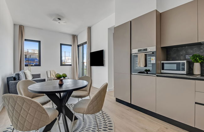 Sanders Crystal 2 - Lovely 2-bdr Apt With Shared Rooftop - Foto 1