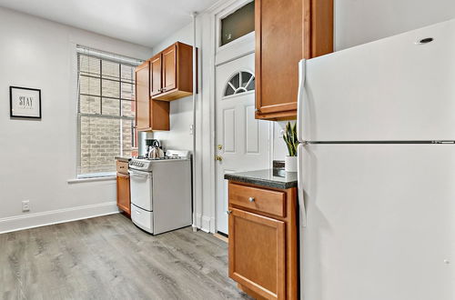 Photo 8 - Cool 2BR Wrigleyville close to Fun City