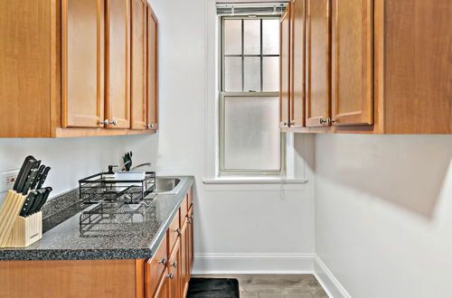 Photo 12 - Cool 2BR Wrigleyville close to Fun City