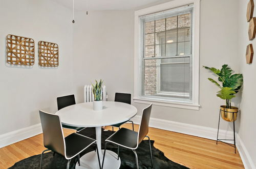 Photo 13 - Cool 2BR Wrigleyville close to Fun City