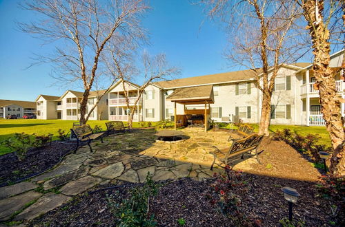 Photo 35 - Tranquil Condo With Pool Fitness Center Tennis