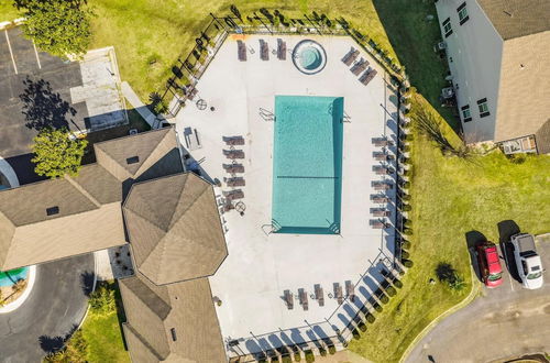 Photo 40 - Tranquil Condo With Pool Fitness Center Tennis