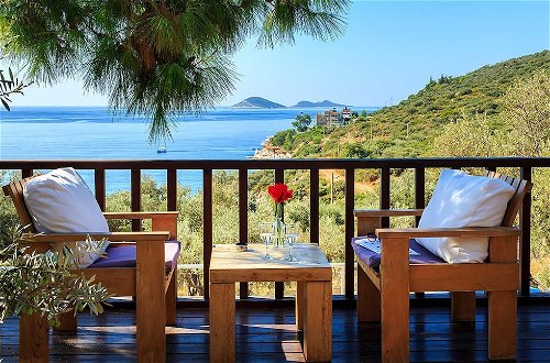 Photo 26 - Korsan Tas Bahce - Stylish 3 bed Villa sea Views