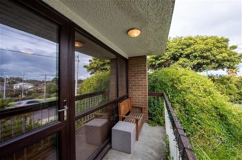 Photo 15 - Well-appointed Sunny 2 Bedroom Apartment in Northcote With Parking