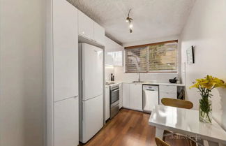 Foto 2 - Well-appointed Sunny 2 Bedroom Apartment in Northcote With Parking