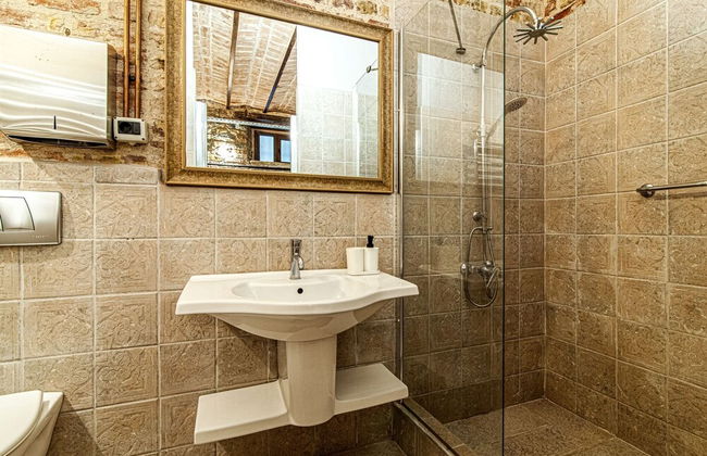 Centrally Located Historical Flat in Beyoglu - Foto 34