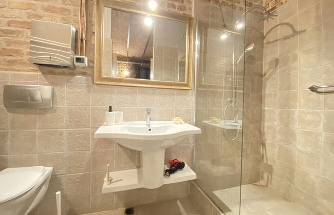 Centrally Located Historical Flat in Beyoglu - Foto 9