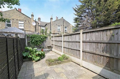 Photo 11 - Rustic Garden House in the Heart of East London