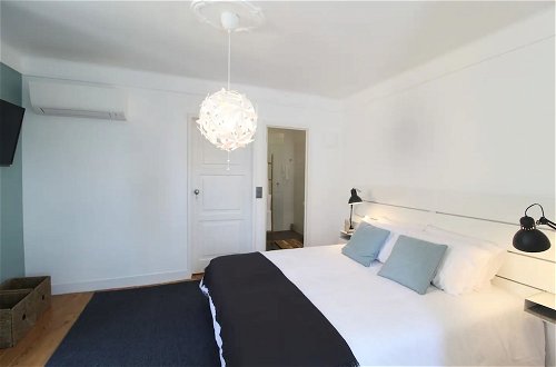 Photo 3 - Bright 1 Bedroom With Lovely Balcony in Lisbon