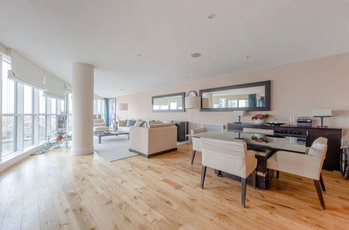 Photo 14 - Gorgeous 3 Bedroom Flat in Vauxhall With City Views