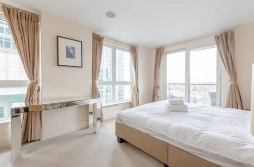 Foto 11 - Gorgeous 3 Bedroom Flat in Vauxhall With City Views