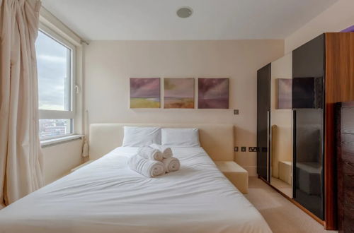 Foto 6 - Gorgeous 3 Bedroom Flat in Vauxhall With City Views