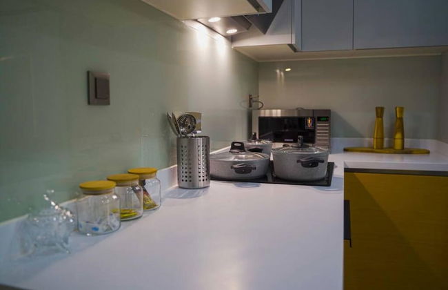 Exclusive Spacious 2 1 Apartment 2 Bathrooms - Core Living - Photo 9
