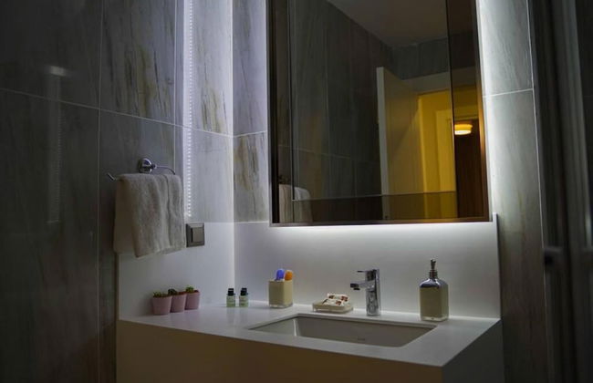 Exclusive Spacious 2 1 Apartment 2 Bathrooms - Core Living - Photo 25