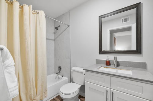 Photo 35 - Stylish 1BR Near UT Highland Evonify