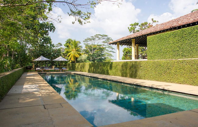 Historically Important Architecturally Stunning Hilltop Villa - Foto 6