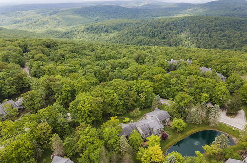 Photo 31 - Charming Getaway 4BR 3Bath Hot Tub