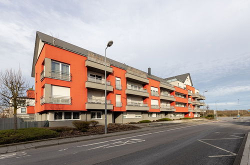 Photo 12 - Modern Stylish Apartment w Balcony View