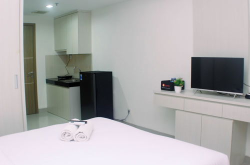 Foto 6 - Nice Studio At Oasis Cikarang Apartment