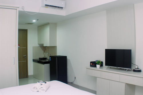 Foto 8 - Nice Studio At Oasis Cikarang Apartment