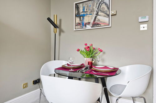 Photo 15 - Charming Apartment Close to Kings Road Chelsea by Underthedoormat