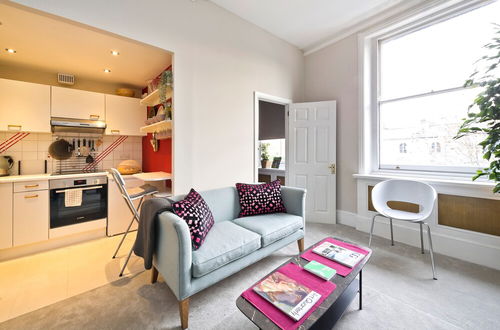 Photo 11 - Charming Apartment Close to Kings Road Chelsea by Underthedoormat