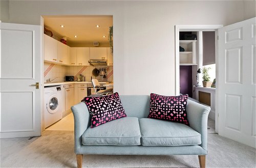 Photo 10 - Charming Apartment Close to Kings Road Chelsea by Underthedoormat