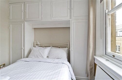 Photo 3 - Charming Apartment Close to Kings Road Chelsea by Underthedoormat