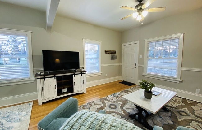 Stunning Bungalow Next to Unc - Free Cruiser Bikes! - Photo 11