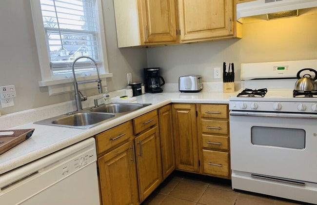 Stunning Bungalow Next to Unc - Free Cruiser Bikes! - Photo 8