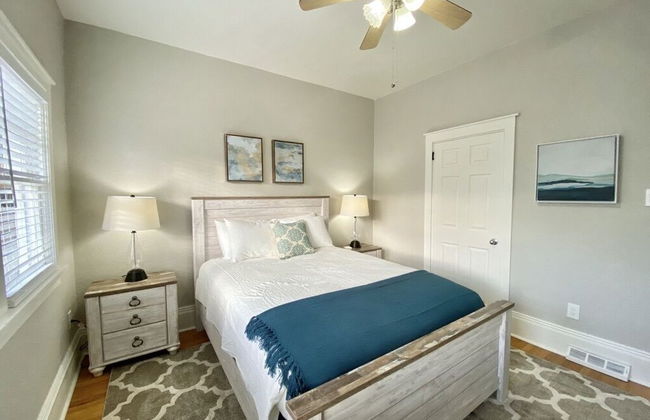 Stunning Bungalow Next to Unc - Free Cruiser Bikes! - Photo 4