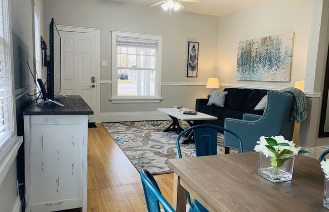 Stunning Bungalow Next to Unc - Free Cruiser Bikes! - Photo 7