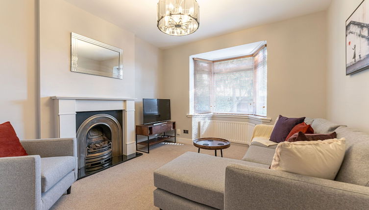 Photo 1 - Spacious 3 Bedroom House in Edgbaston With Parking