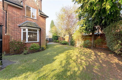 Photo 4 - Spacious 3 Bedroom House in Edgbaston With Parking