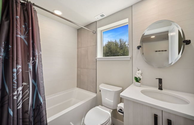 Swanky Townhome Near Old Town, Breweries and River - Foto 16