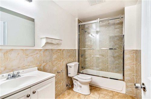Photo 14 - Lovely 2bd Apt Steps From the Convention Center