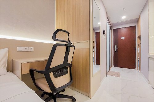 Foto 13 - Scenic Designed And Comfy Studio At Sky House Bsd Apartment
